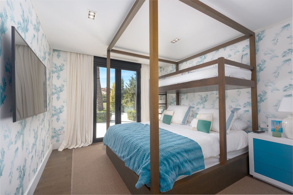 7 soverom Villa til salgs i Nueva Andalucia med svømmebasseng - € 6 990 000 (Ref: 8656249)