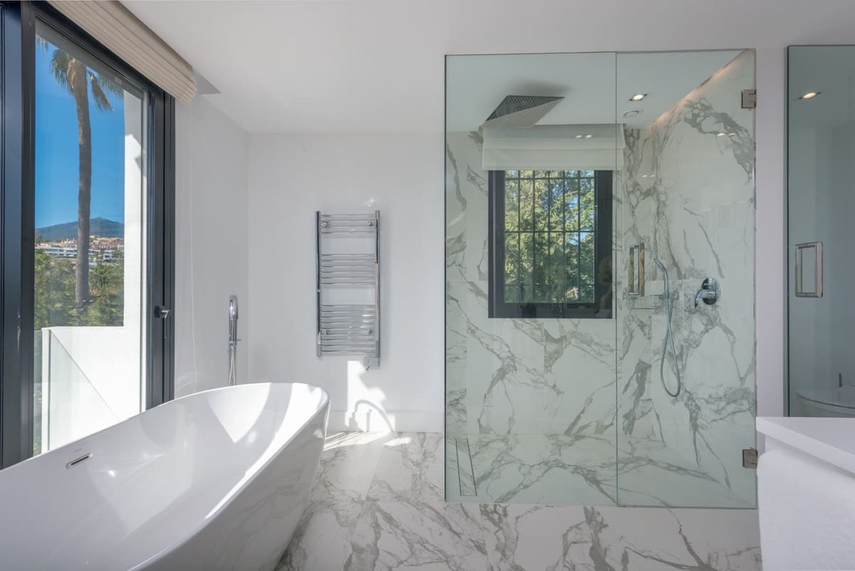 7 soverom Villa til salgs i Nueva Andalucia med svømmebasseng - € 6 990 000 (Ref: 8656249)