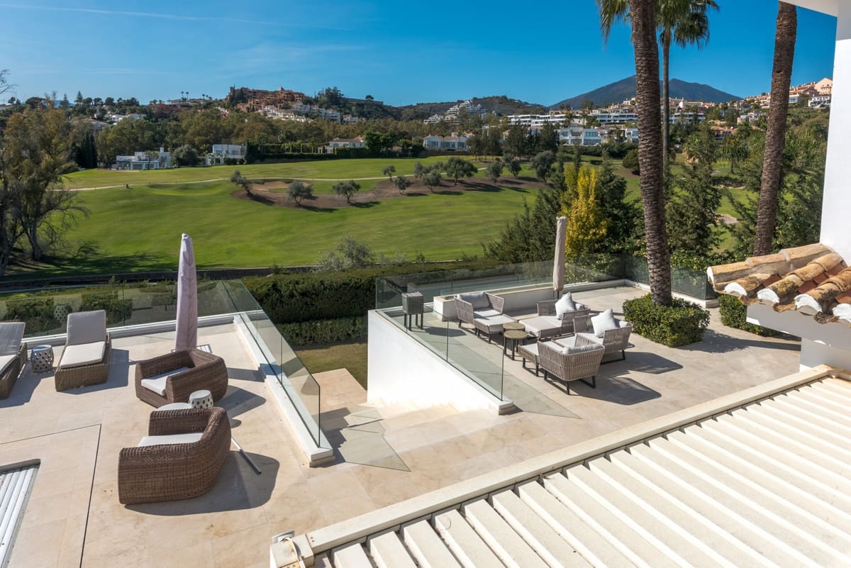 7 soverom Villa til salgs i Nueva Andalucia med svømmebasseng - € 6 990 000 (Ref: 8656249)