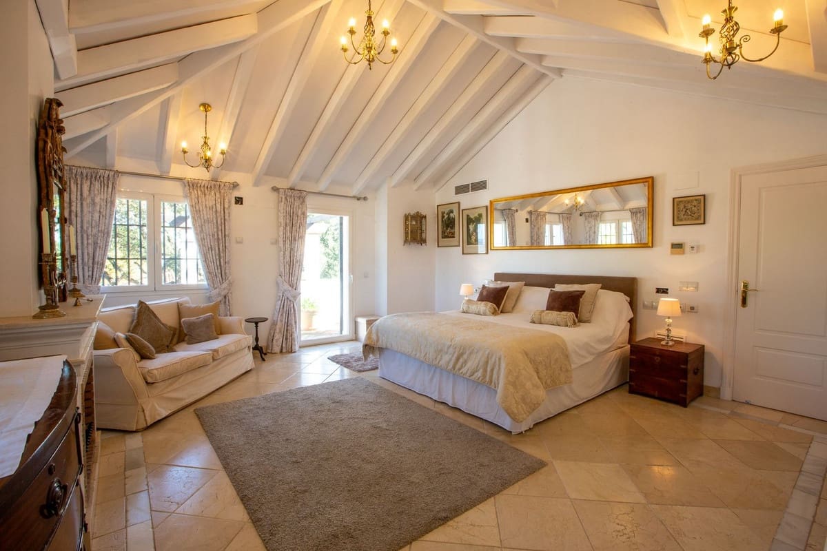 7 bedroom Villa for sale in Sotogrande with pool garage - € 1,700,000 (Ref: 8684716)