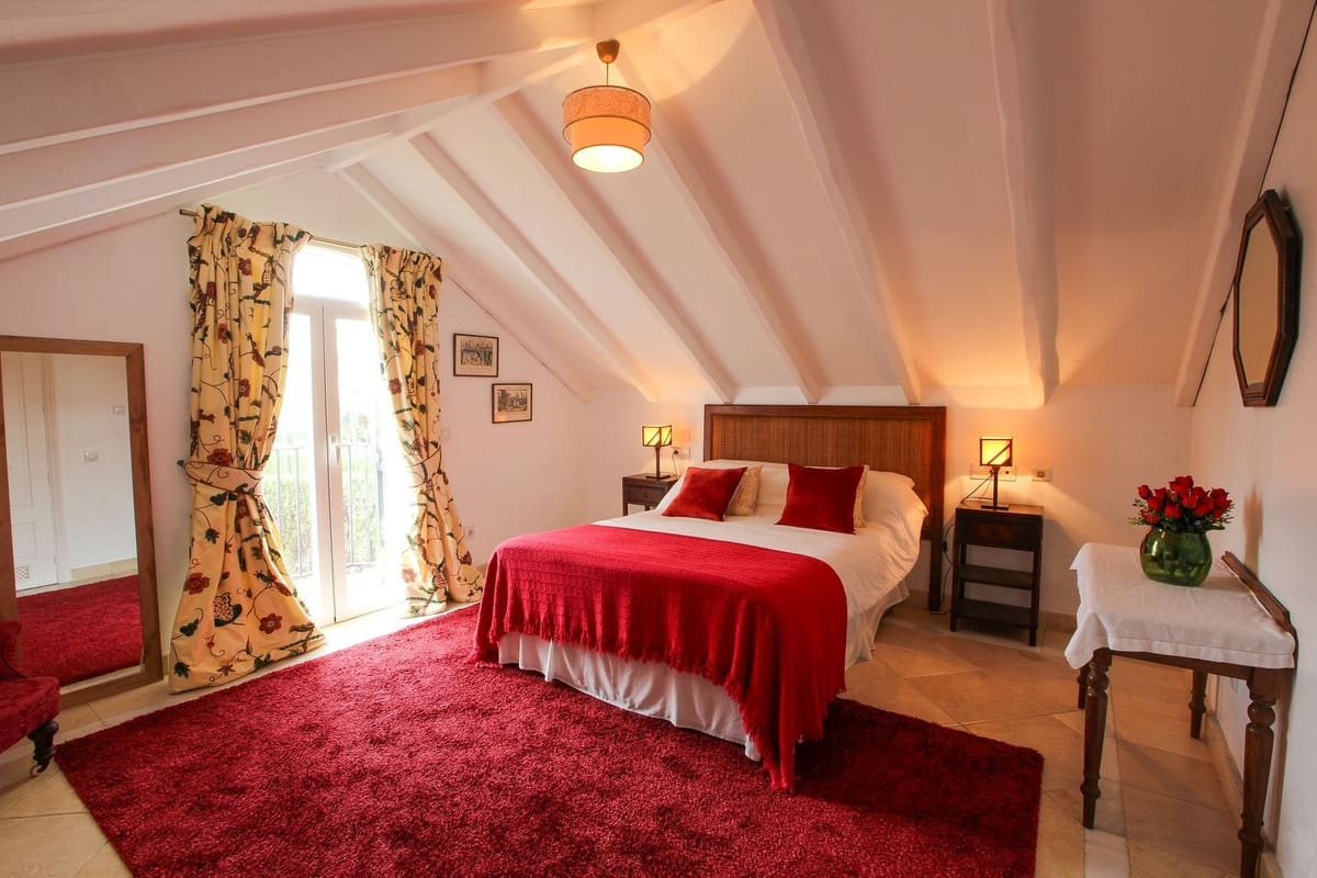 7 bedroom Villa for sale in Sotogrande with pool garage - € 1,700,000 (Ref: 8684716)