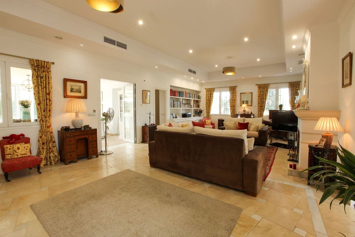 7 bedroom Villa for sale in Sotogrande with pool garage - € 1,700,000 (Ref: 8684716)