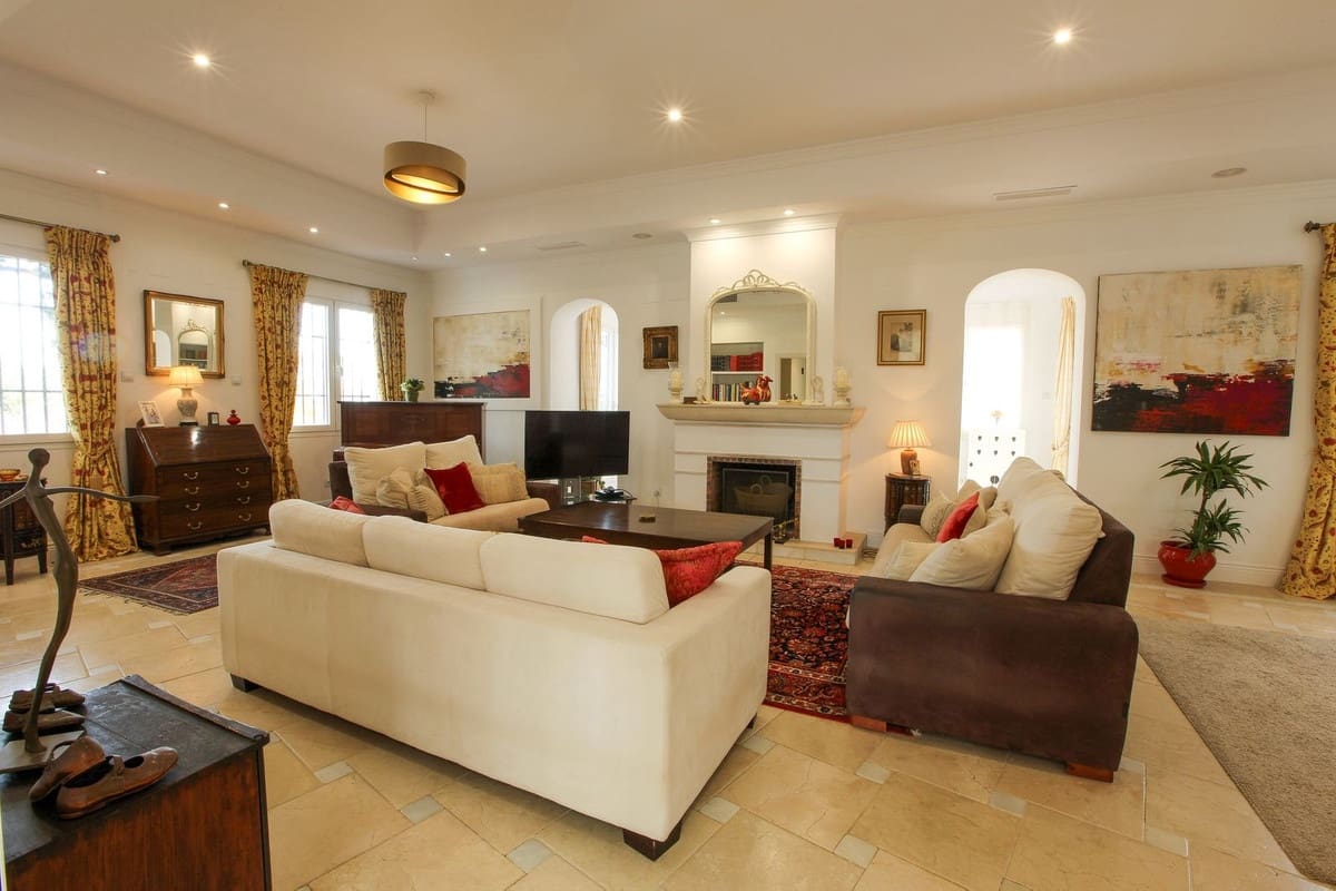 7 bedroom Villa for sale in Sotogrande with pool garage - € 1,700,000 (Ref: 8684716)