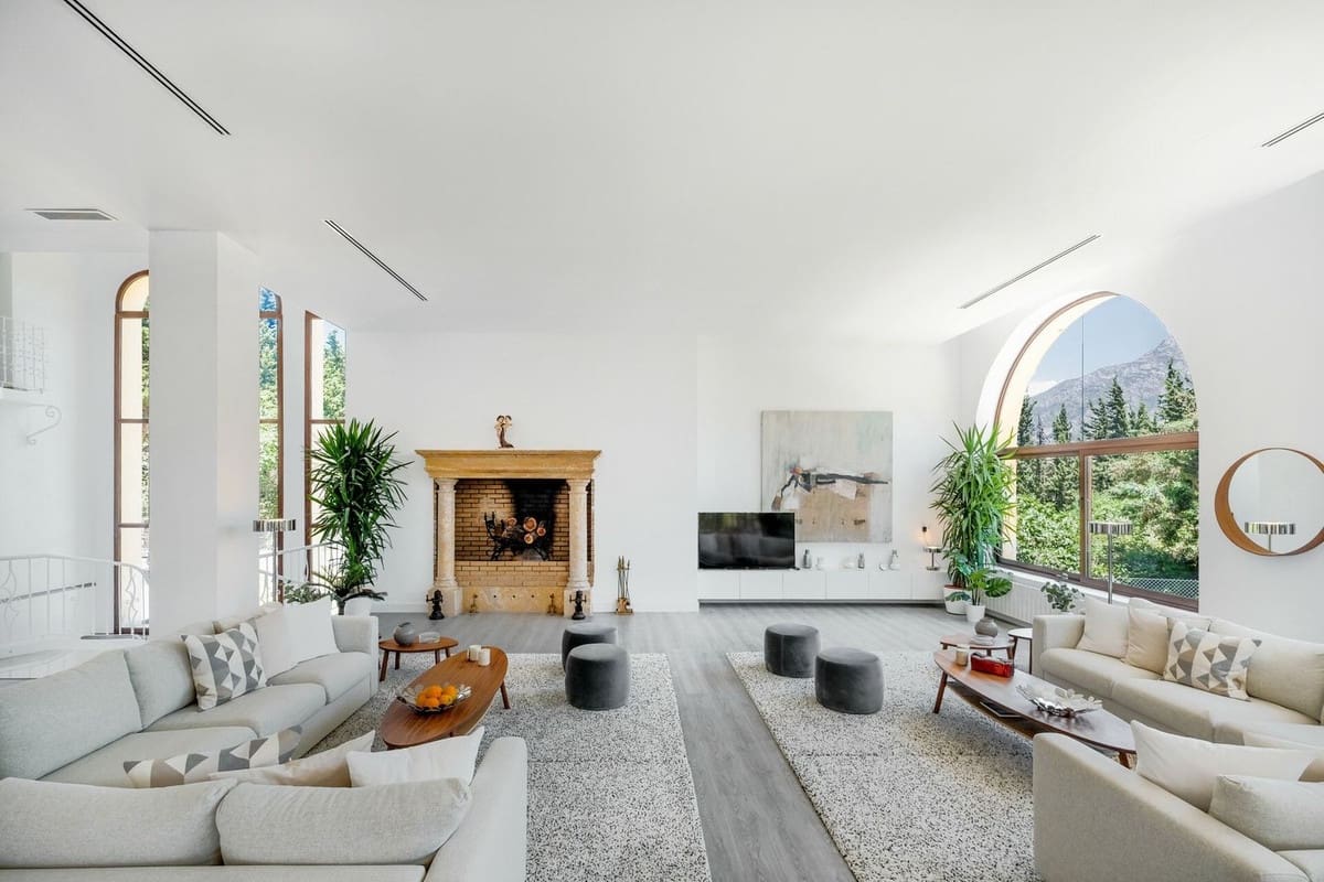 10 makuuhuone Huvila myytävänä paikassa Nueva Andalucia mukana uima-altaan 
autotalli - 15 000 000 € (Ref: 8684735)