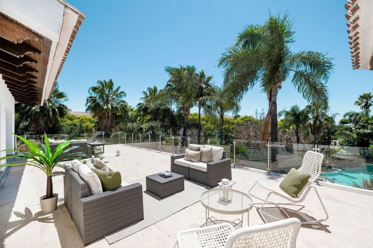 10 makuuhuone Huvila myytävänä paikassa Nueva Andalucia mukana uima-altaan 
autotalli - 15 000 000 € (Ref: 8684735)