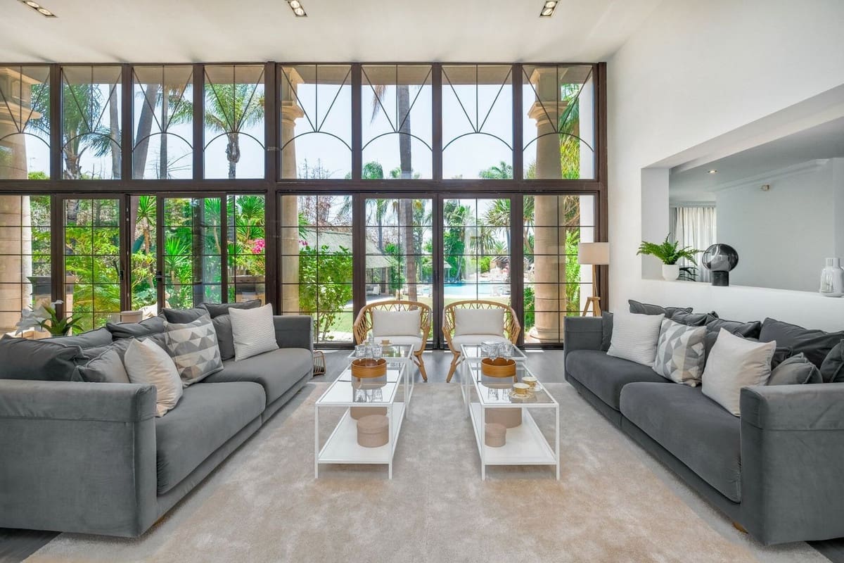 10 makuuhuone Huvila myytävänä paikassa Nueva Andalucia mukana uima-altaan 
autotalli - 15 000 000 € (Ref: 8684735)