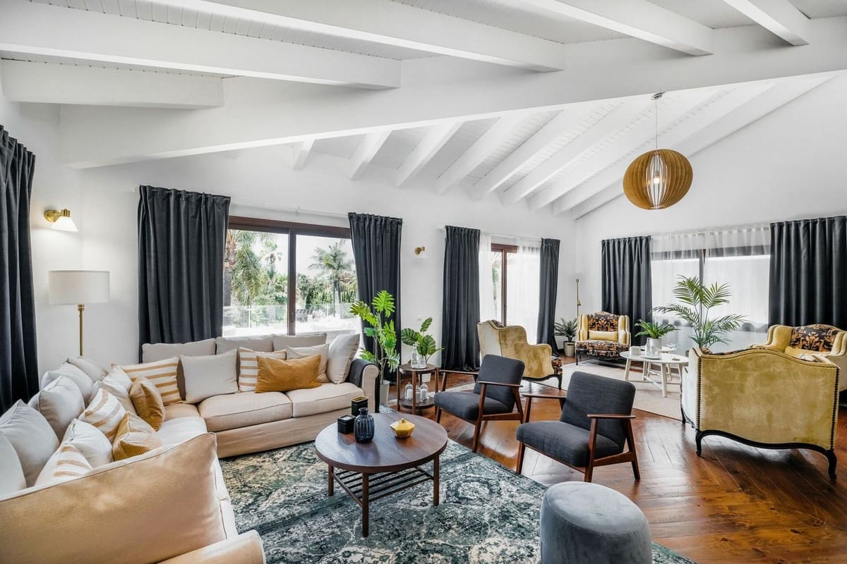 10 makuuhuone Huvila myytävänä paikassa Nueva Andalucia mukana uima-altaan 
autotalli - 15 000 000 € (Ref: 8684735)