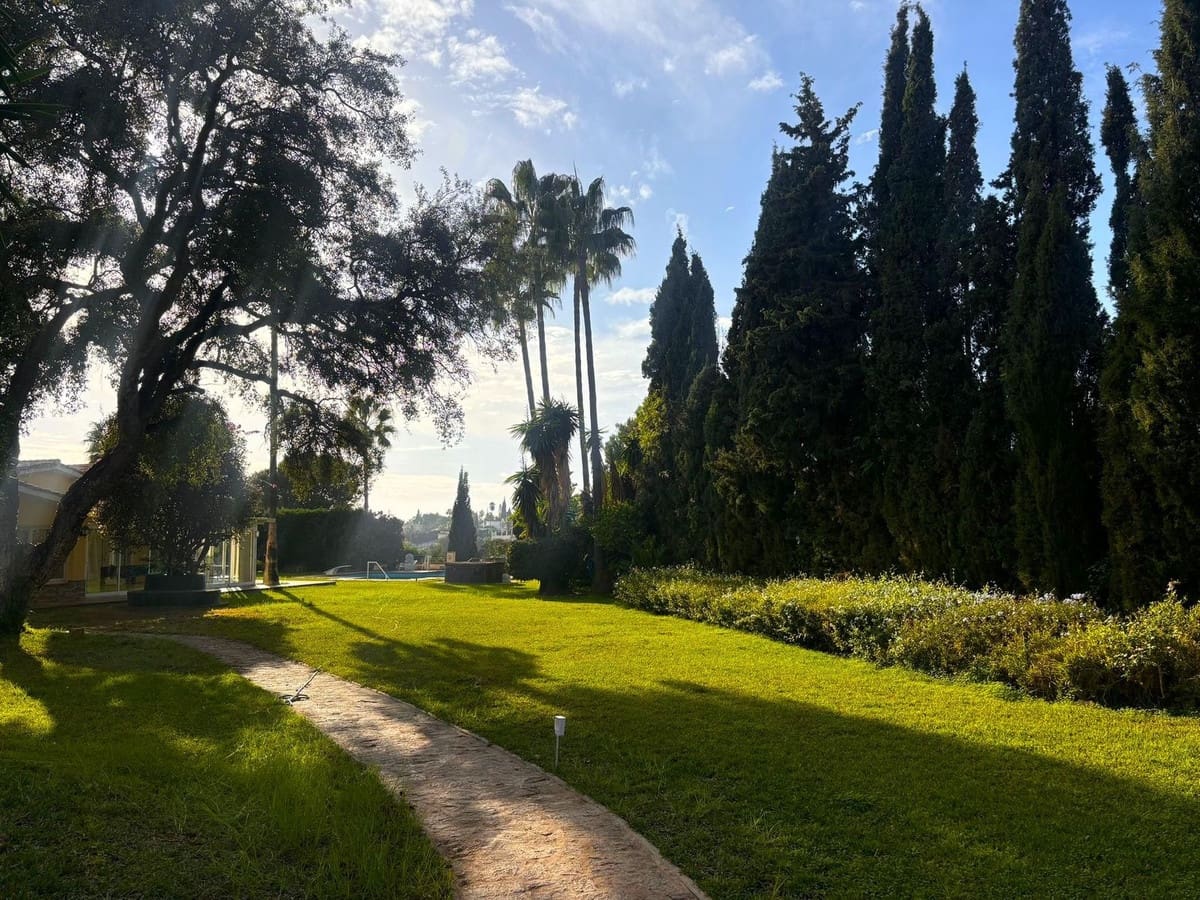 6 sypialnia Willa na sprzedaż w Elviria z basenem garażem - 3 000 000 € (Ref: 8684740)