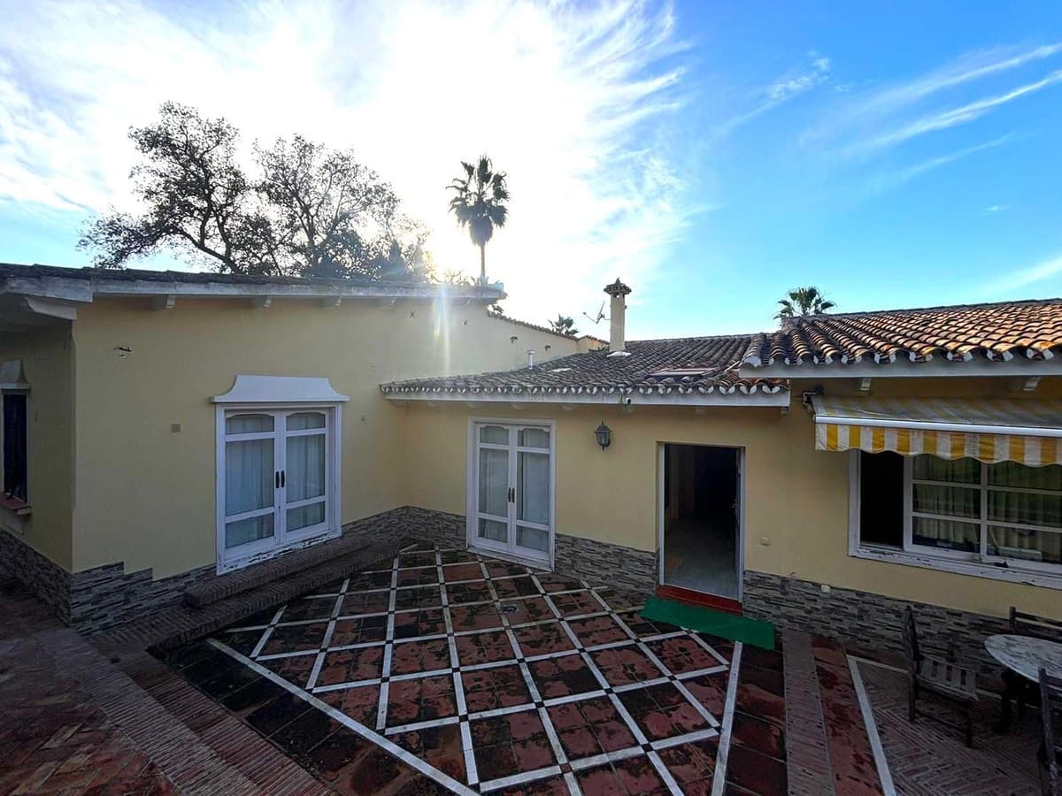 6 sypialnia Willa na sprzedaż w Elviria z basenem garażem - 3 000 000 € (Ref: 8684740)