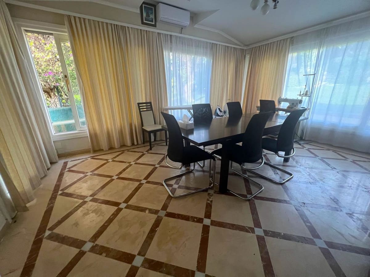 6 sypialnia Willa na sprzedaż w Elviria z basenem garażem - 3 000 000 € (Ref: 8684740)