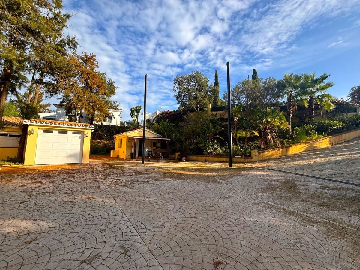 6 sypialnia Willa na sprzedaż w Elviria z basenem garażem - 3 000 000 € (Ref: 8684740)