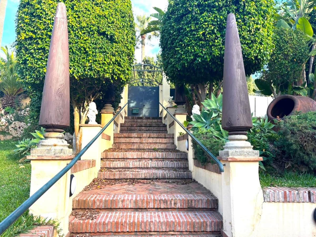 6 sypialnia Willa na sprzedaż w Elviria z basenem garażem - 3 000 000 € (Ref: 8684740)