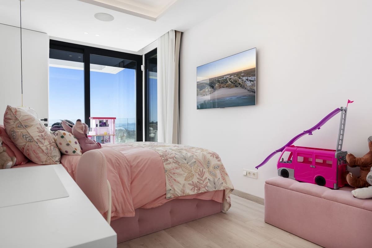 6 soveværelse Villa til salg i El Paraiso med swimmingpool garage - € 6.500.000 (Ref: 8684755)