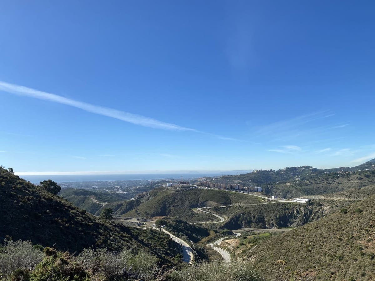 8 bedroom Villa for sale in La Quinta with pool garage - € 28,950,000 (Ref: 8684768)