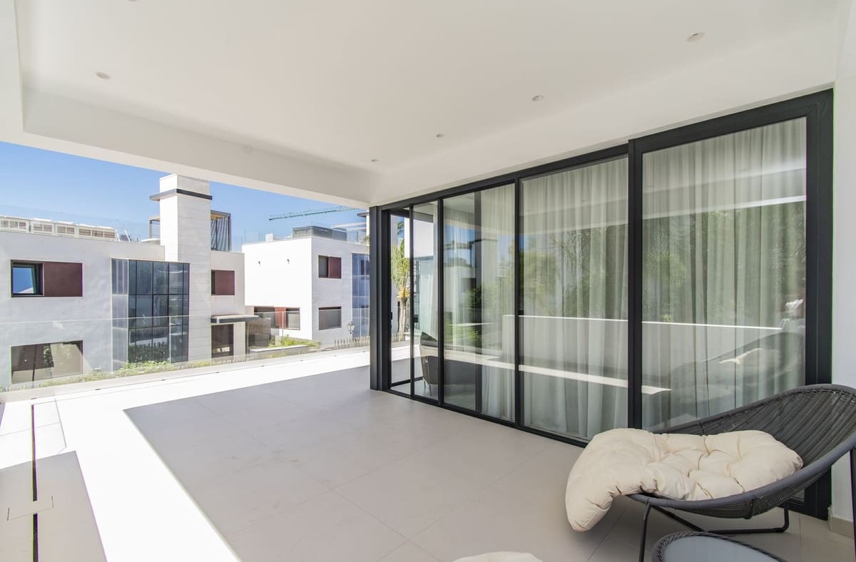 4 soverom Villa til salgs i Golden Mile med svømmebasseng garasje - € 3 750 000 (Ref: 8684781)