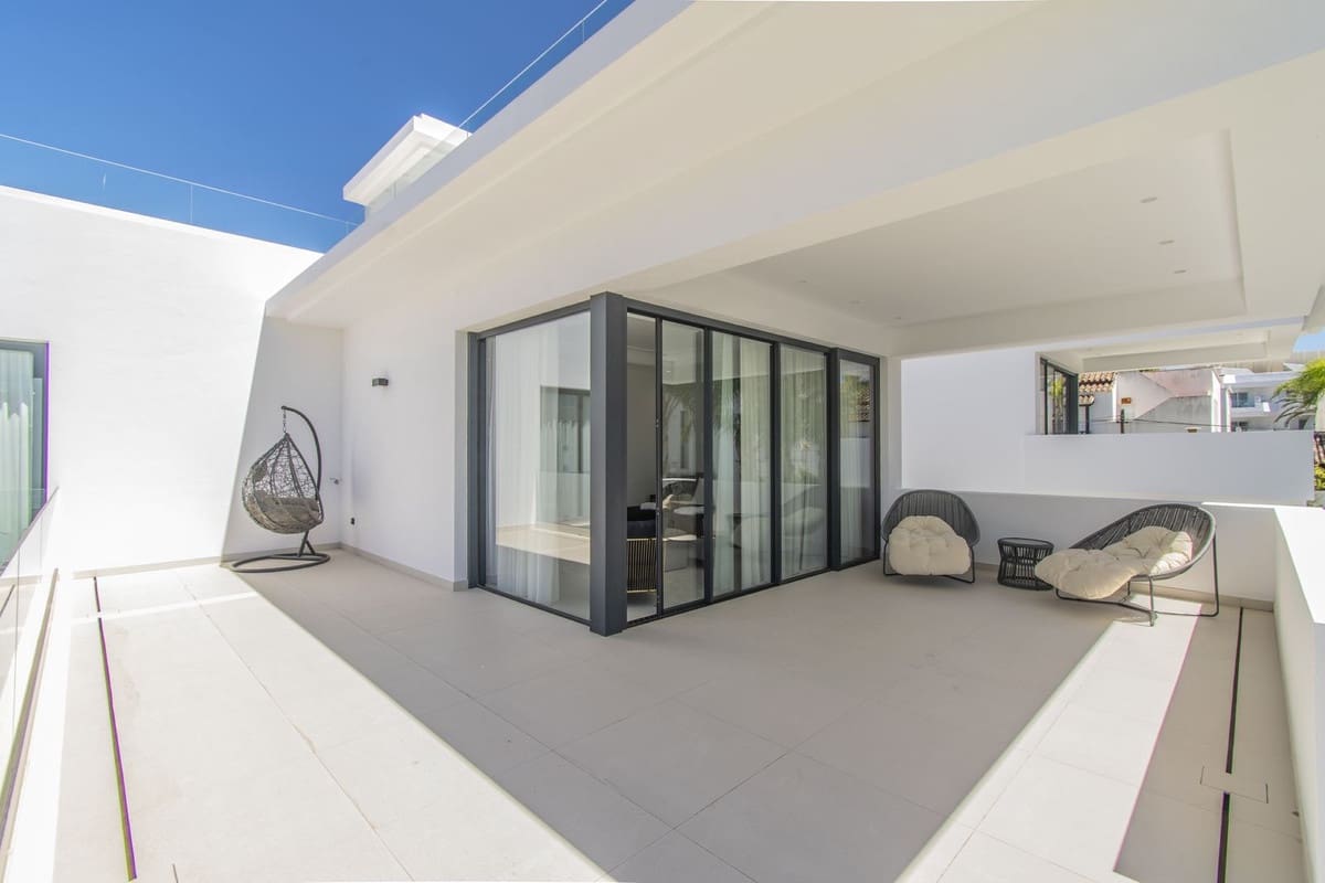 4 soverom Villa til salgs i Golden Mile med svømmebasseng garasje - € 3 750 000 (Ref: 8684781)