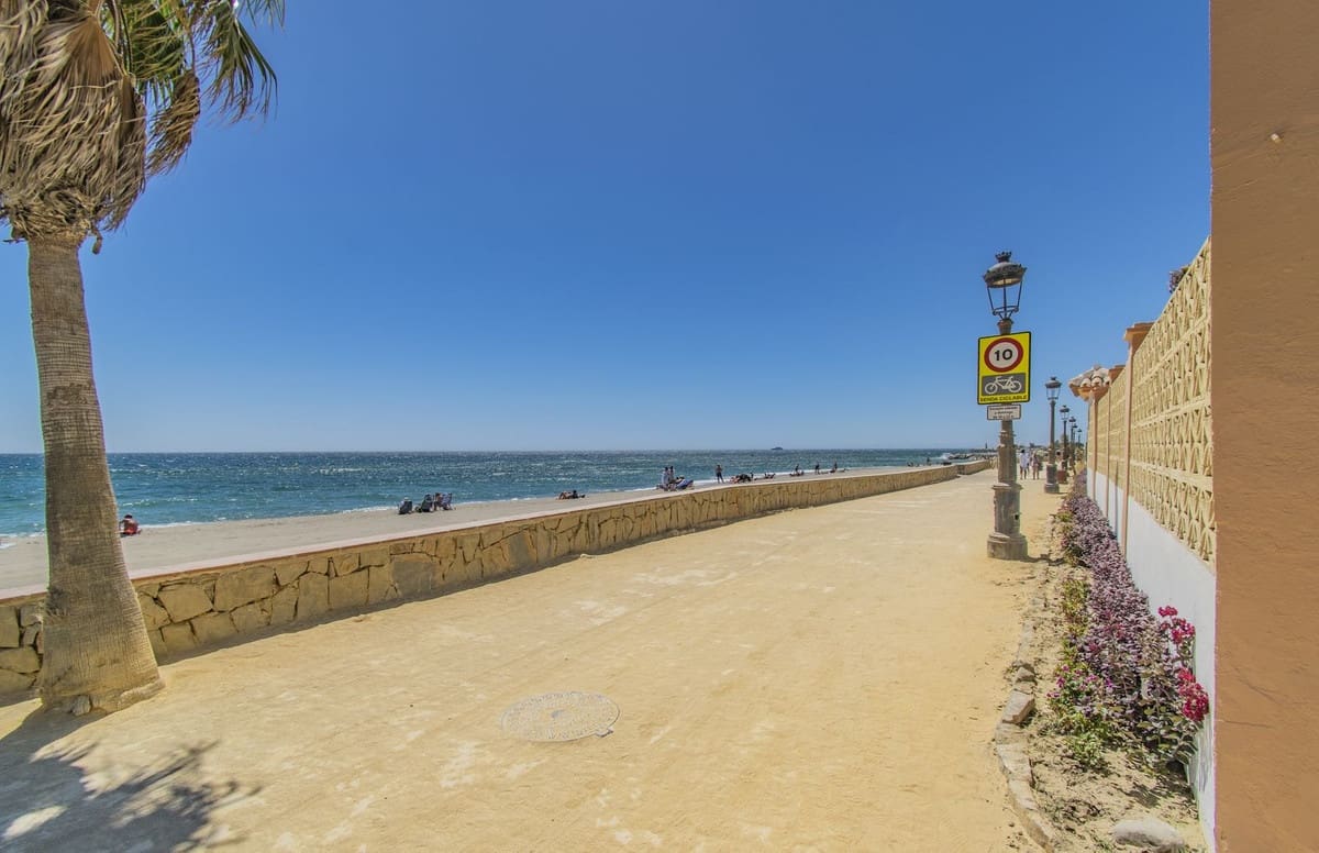 4 soverom Villa til salgs i Golden Mile med svømmebasseng garasje - € 3 750 000 (Ref: 8684781)