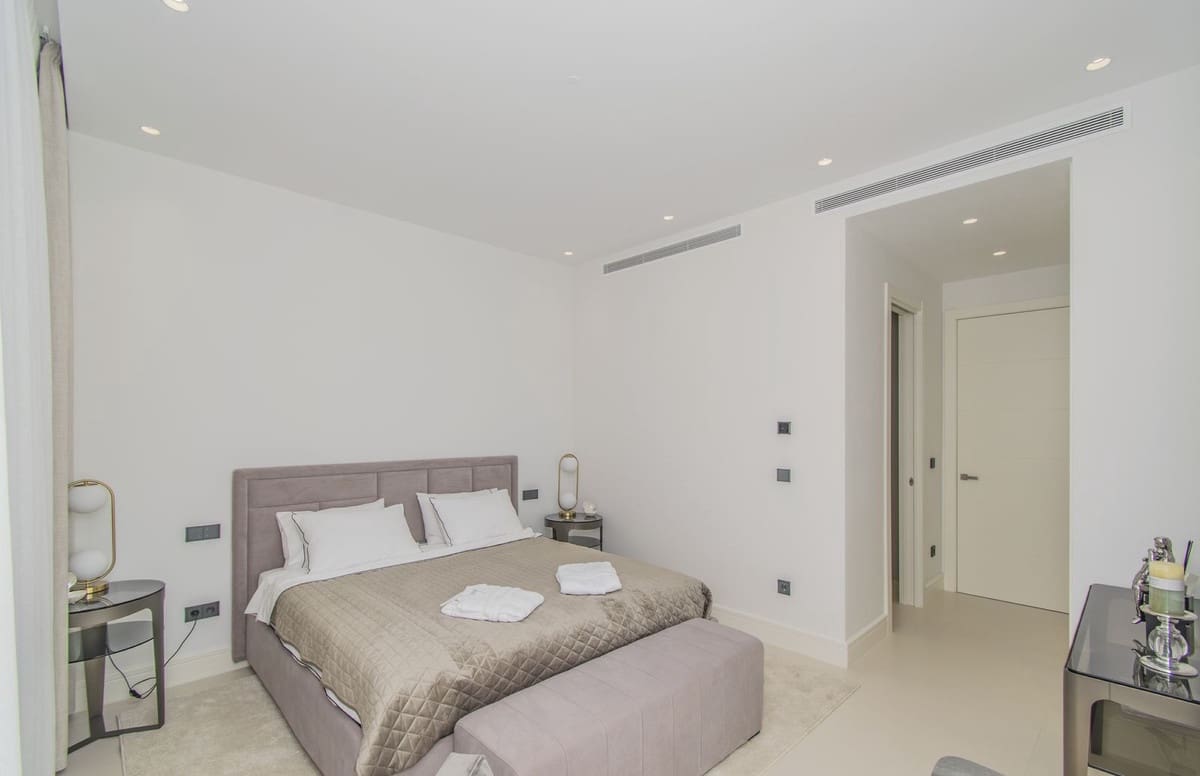 4 soverom Villa til salgs i Golden Mile med svømmebasseng garasje - € 3 750 000 (Ref: 8684781)