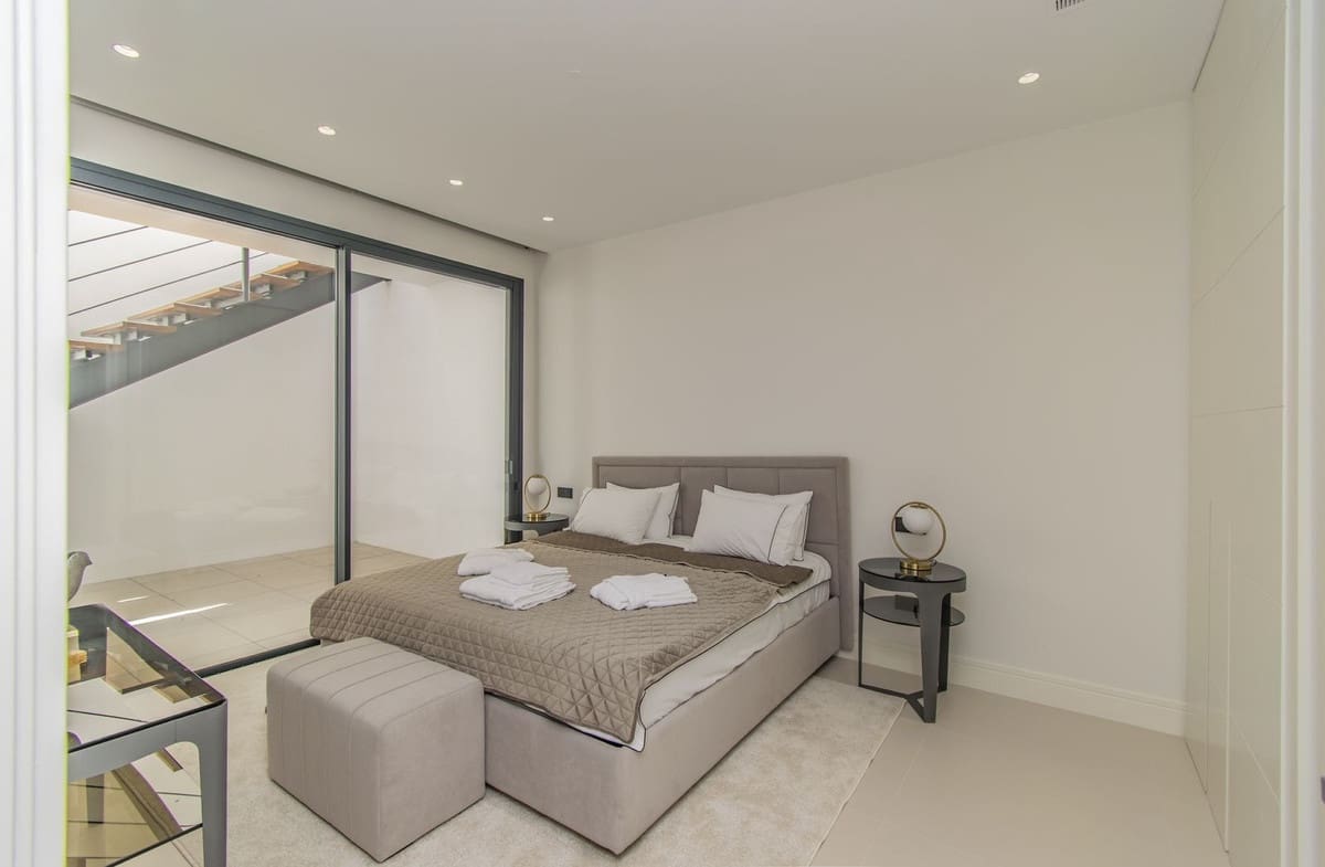 4 soverom Villa til salgs i Golden Mile med svømmebasseng garasje - € 3 750 000 (Ref: 8684781)