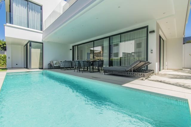 4 soveværelse Villa til salg i La Carolina - Guadalpín, Marbella med swimmingpool garage - € 3.750.000 (Ref: 8684781)