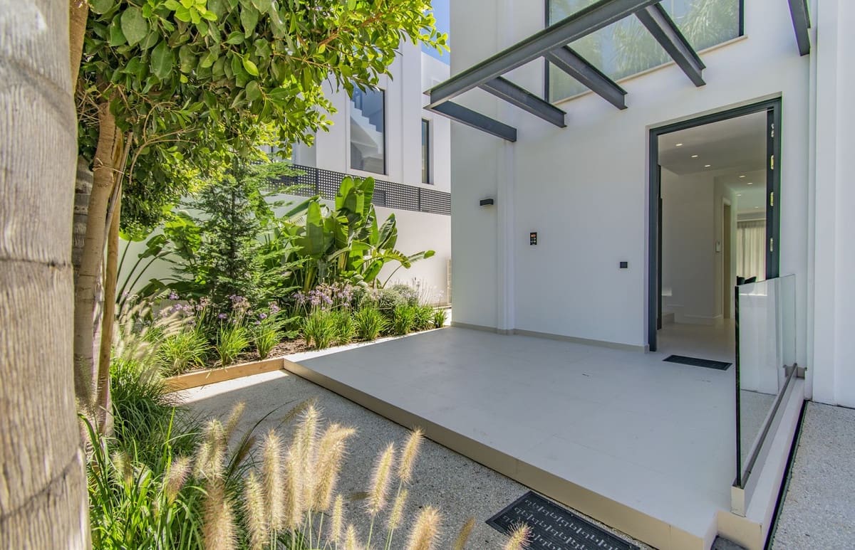 4 soverom Villa til salgs i Golden Mile med svømmebasseng garasje - € 3 750 000 (Ref: 8684781)