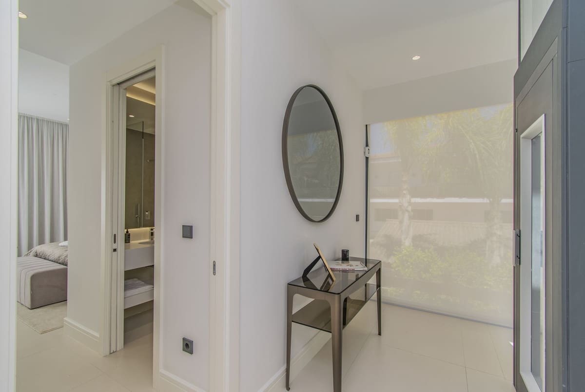 4 soverom Villa til salgs i Golden Mile med svømmebasseng garasje - € 3 750 000 (Ref: 8684781)