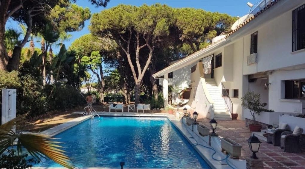 9 slaapkamer Villa te koop in Cabopino met zwembad - € 3.800.000 (Ref: 8684787)