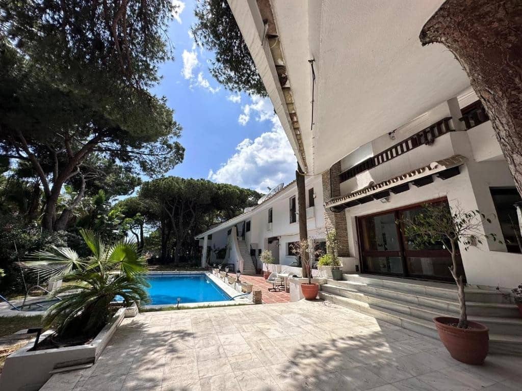 9 slaapkamer Villa te koop in Cabopino met zwembad - € 3.800.000 (Ref: 8684787)