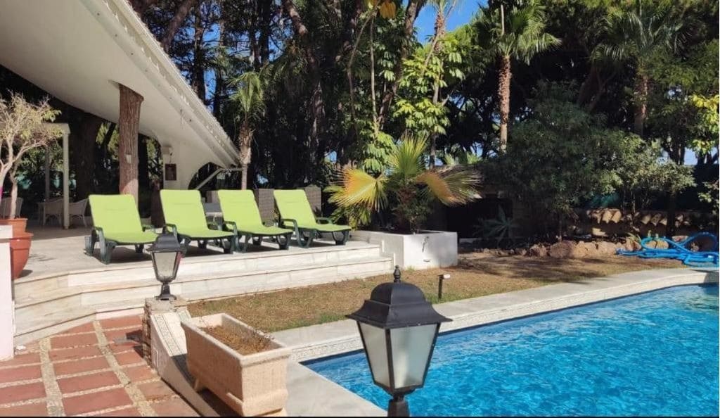 9 slaapkamer Villa te koop in Cabopino met zwembad - € 3.800.000 (Ref: 8684787)