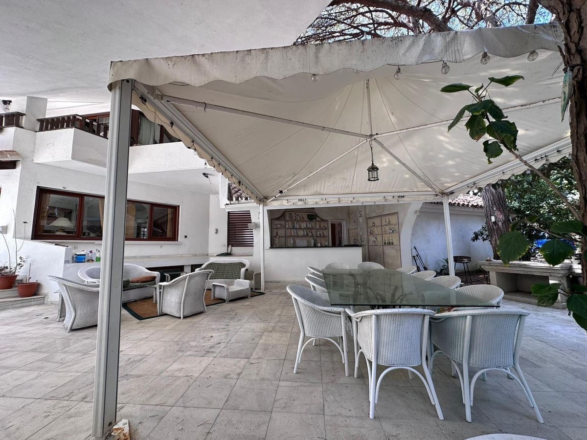 9 slaapkamer Villa te koop in Cabopino met zwembad - € 3.800.000 (Ref: 8684787)