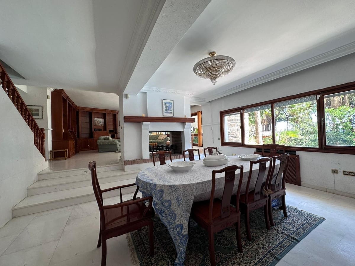 9 slaapkamer Villa te koop in Cabopino met zwembad - € 3.800.000 (Ref: 8684787)