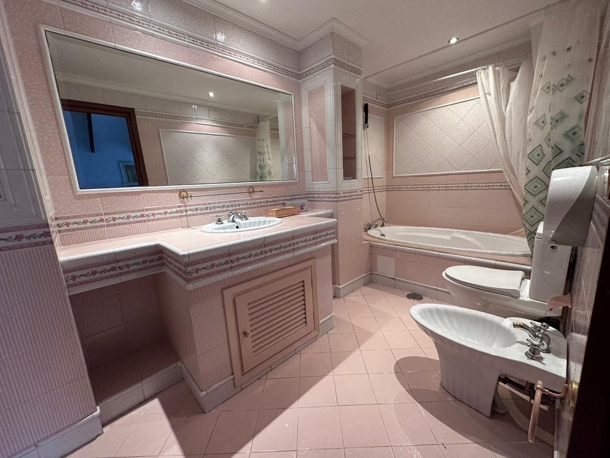 9 slaapkamer Villa te koop in Cabopino met zwembad - € 3.800.000 (Ref: 8684787)