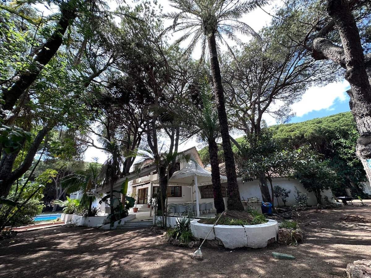 9 slaapkamer Villa te koop in Cabopino met zwembad - € 3.800.000 (Ref: 8684787)