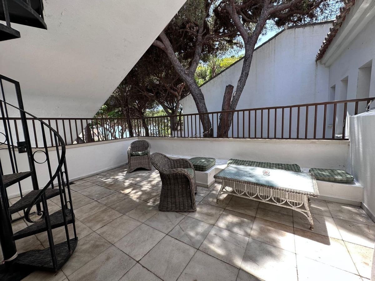 9 slaapkamer Villa te koop in Cabopino met zwembad - € 3.800.000 (Ref: 8684787)