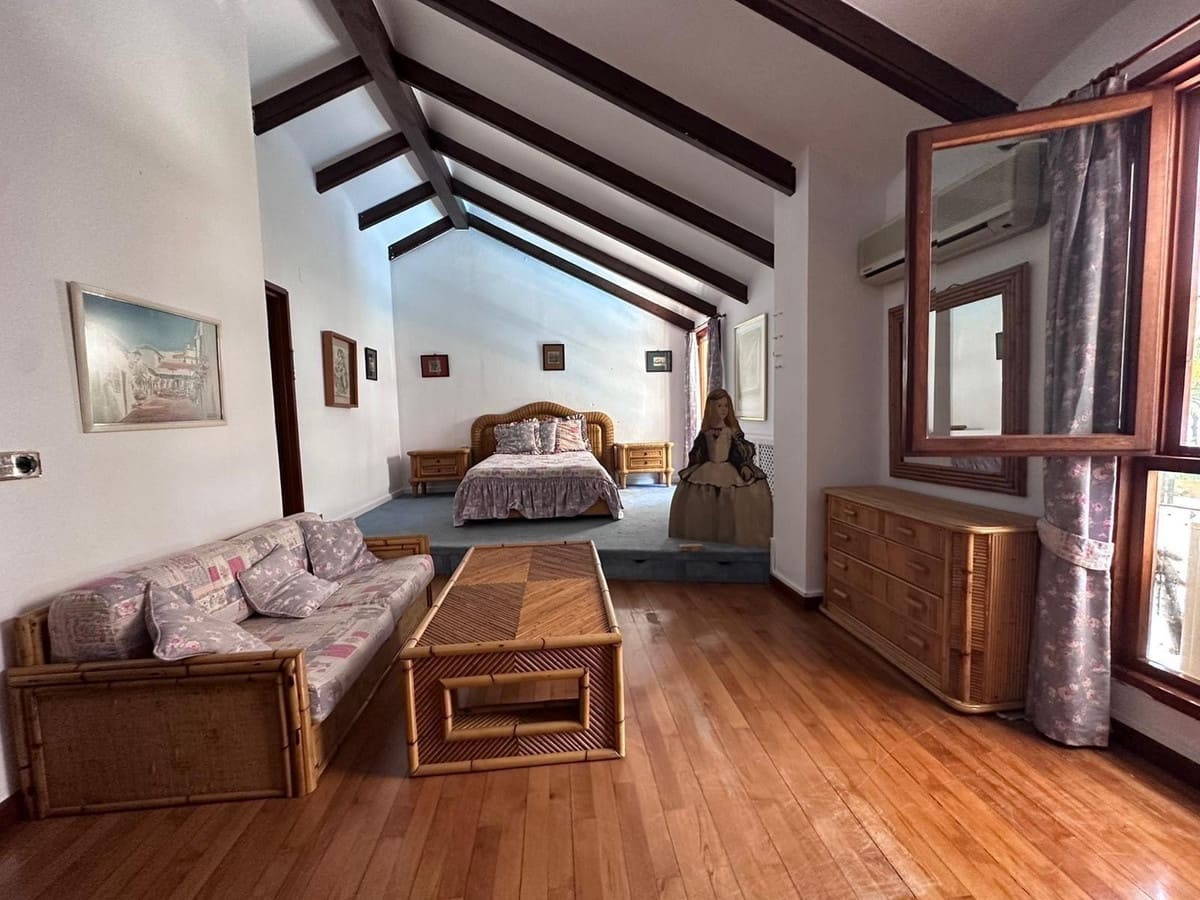 9 slaapkamer Villa te koop in Cabopino met zwembad - € 3.800.000 (Ref: 8684787)