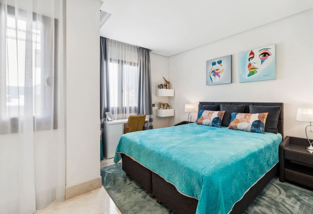 3 quarto Penthouse para venda em Estepona com piscina - 3 400 000 € (Ref: 8684807)