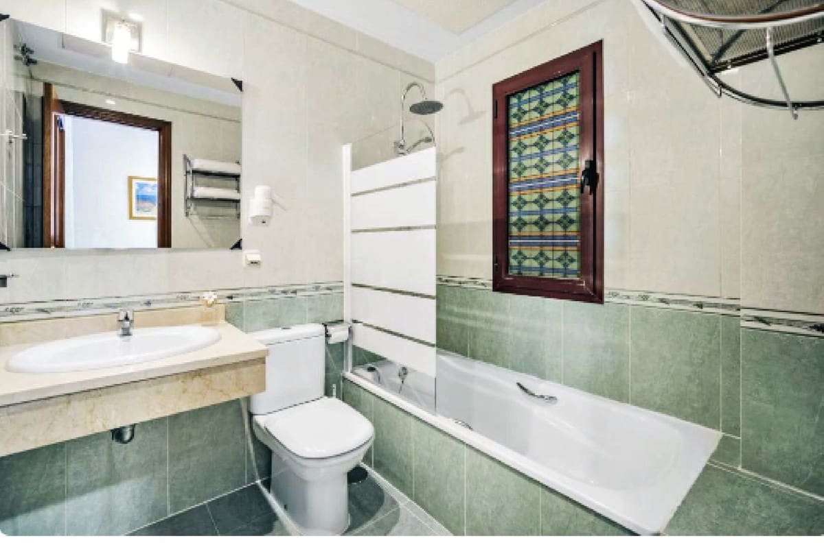 15 sypialnia Hotel na sprzedaż w Manilva z basenem garażem - 3 100 000 € (Ref: 8696520)