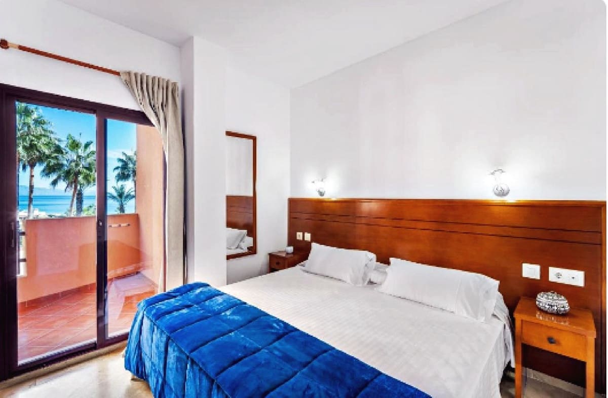 15 sypialnia Hotel na sprzedaż w Manilva z basenem garażem - 3 100 000 € (Ref: 8696520)