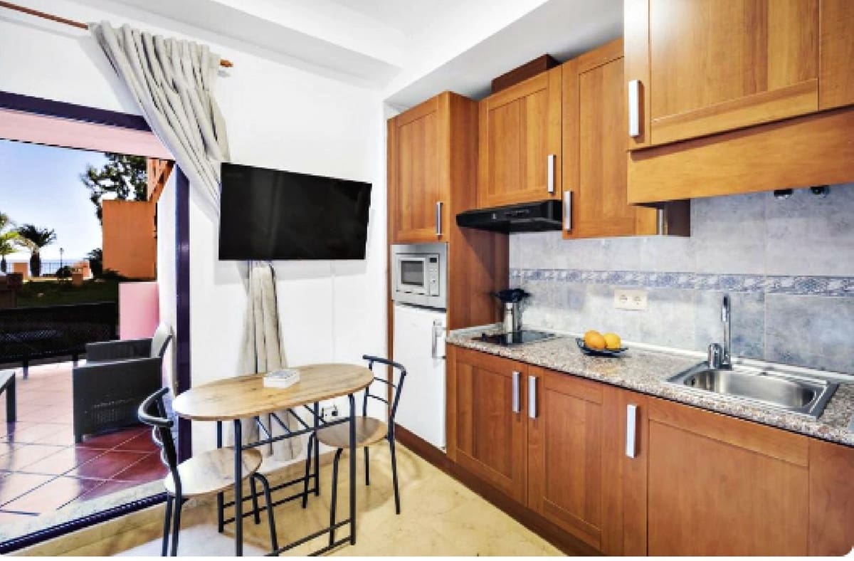 15 sypialnia Hotel na sprzedaż w Manilva z basenem garażem - 3 100 000 € (Ref: 8696520)