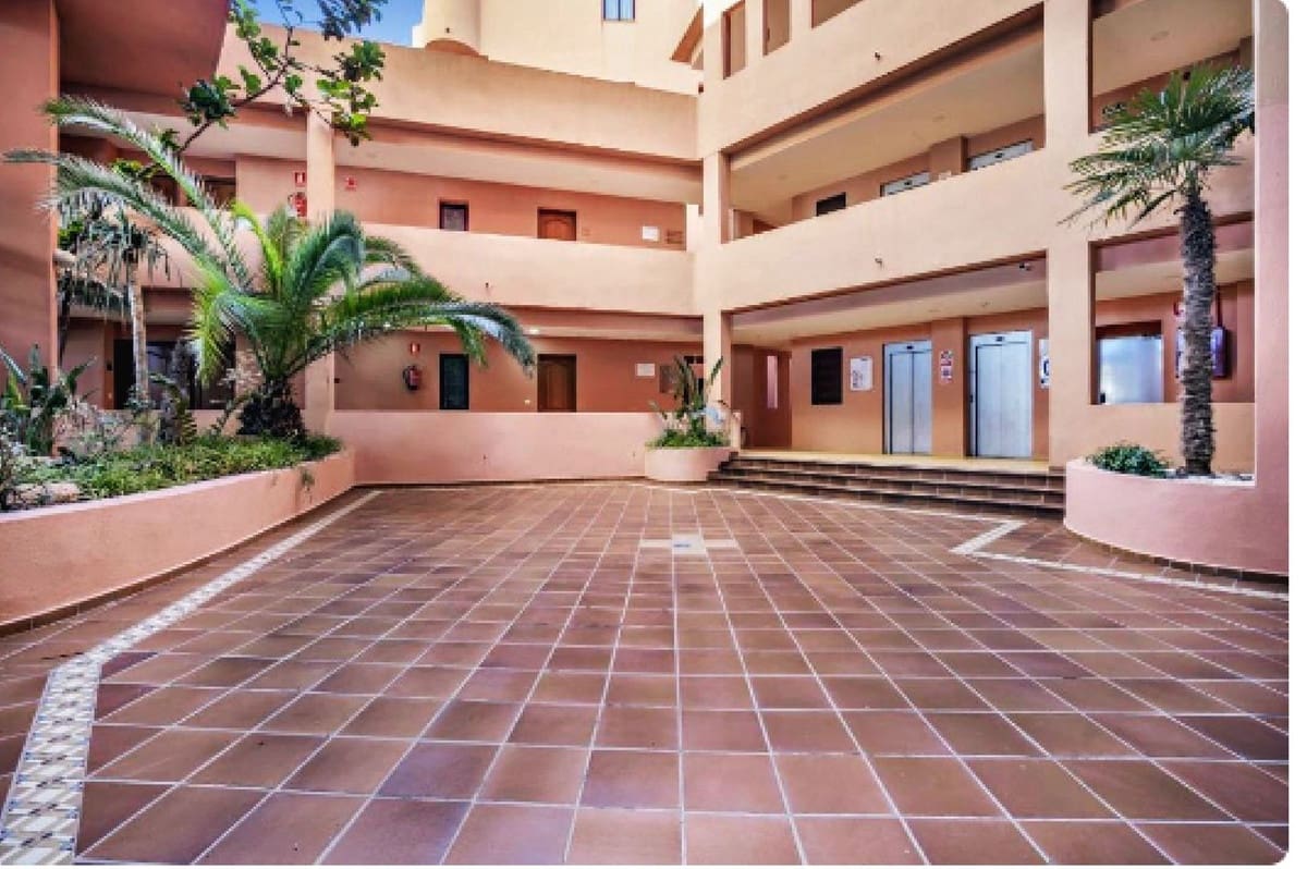 15 sypialnia Hotel na sprzedaż w Manilva z basenem garażem - 3 100 000 € (Ref: 8696520)