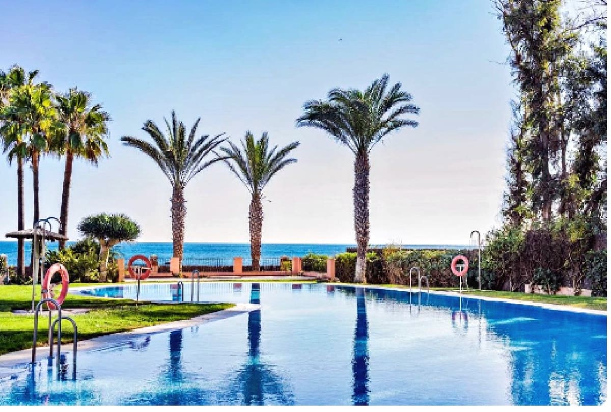 15 sypialnia Hotel na sprzedaż w Manilva z basenem garażem - 3 100 000 € (Ref: 8696520)