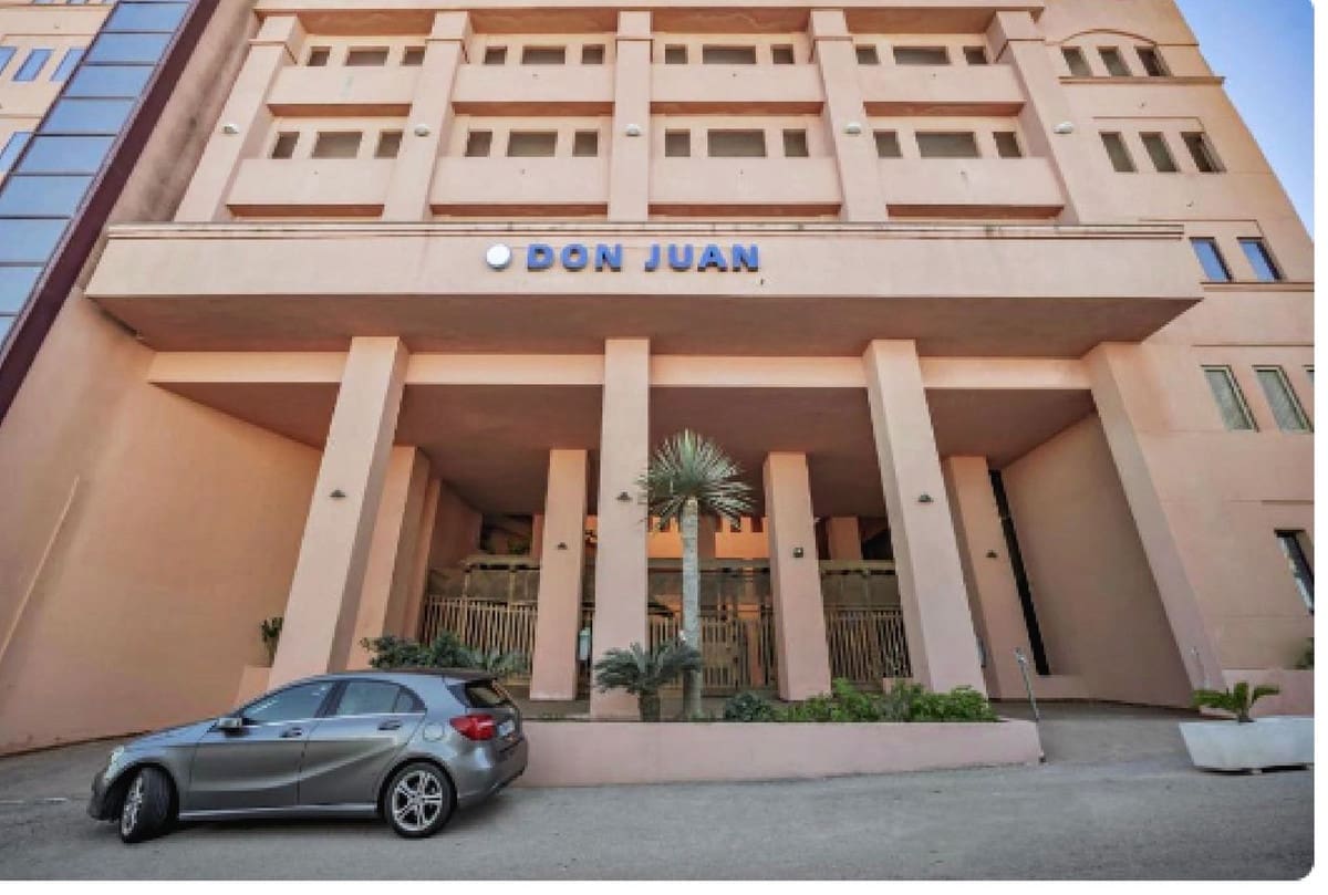 15 sypialnia Hotel na sprzedaż w Manilva z basenem garażem - 3 100 000 € (Ref: 8696520)