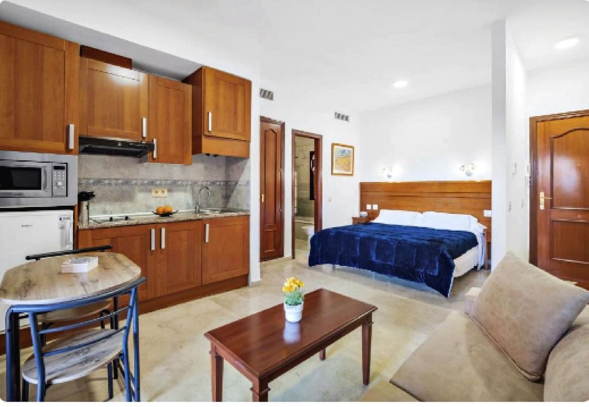 15 sypialnia Hotel na sprzedaż w Manilva z basenem garażem - 3 100 000 € (Ref: 8696520)