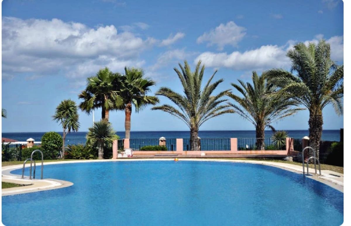 15 sypialnia Hotel na sprzedaż w Manilva z basenem garażem - 3 100 000 € (Ref: 8696520)