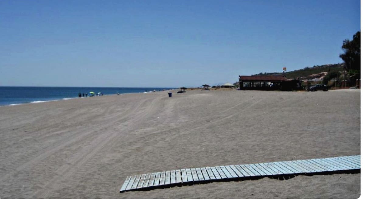 15 sypialnia Hotel na sprzedaż w Manilva z basenem garażem - 3 100 000 € (Ref: 8696520)