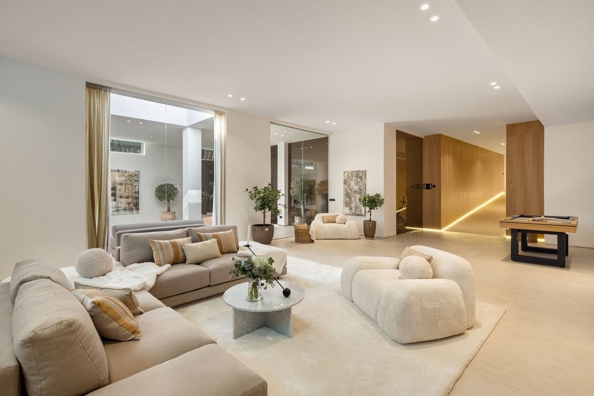 6 soveværelse Villa til salg i Nueva Andalucia med garage - € 10.950.000 (Ref: 8696526)