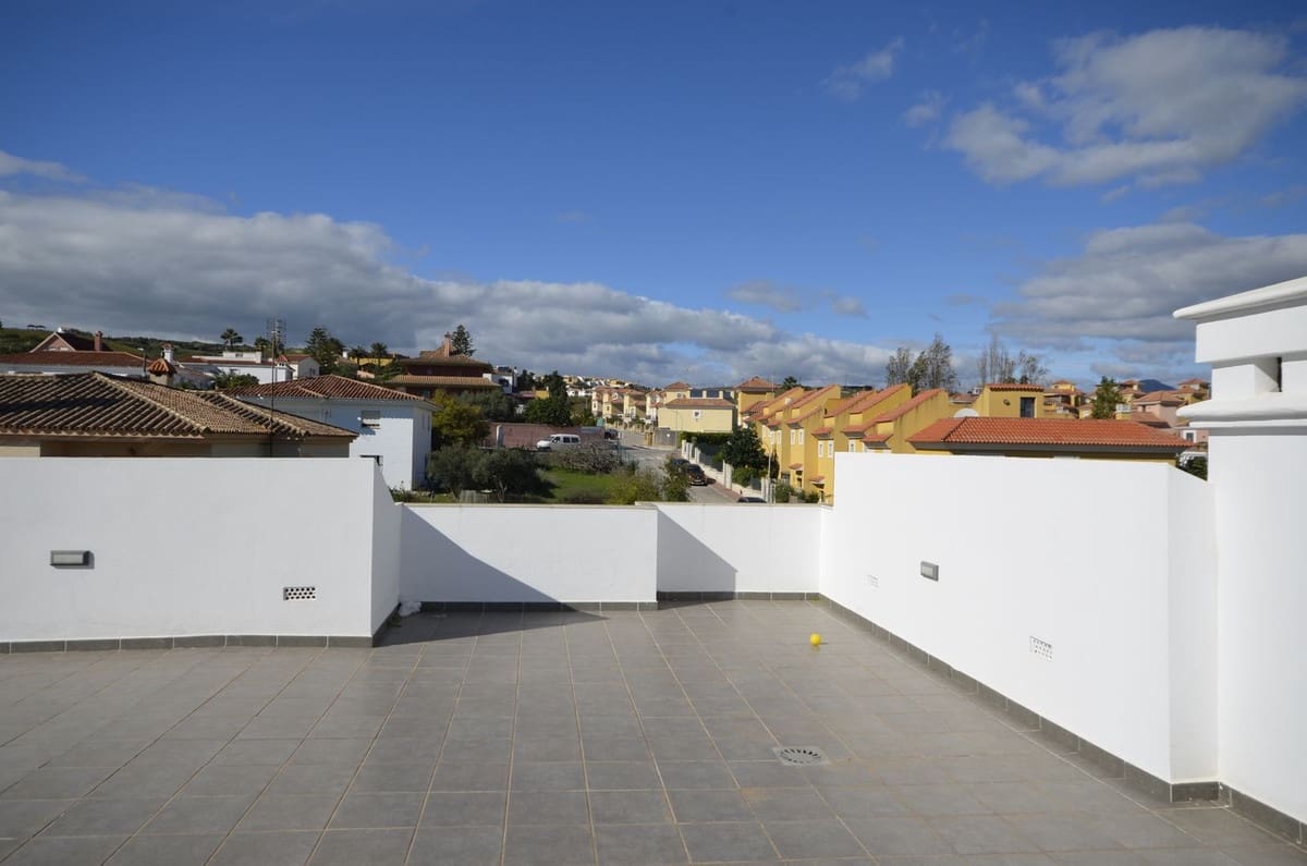 4 soverom Villa til salgs i Manilva med svømmebasseng garasje - € 1 850 000 (Ref: 8712518)