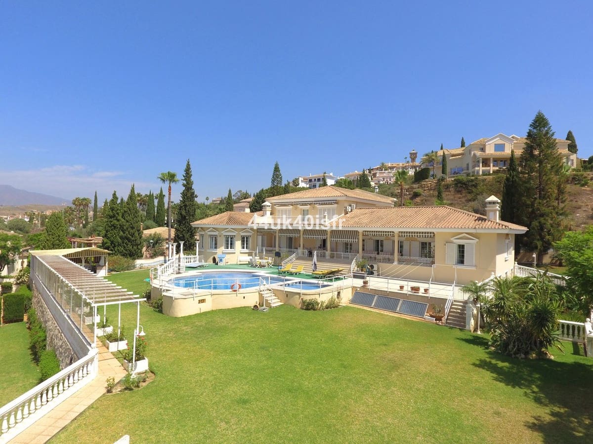 8 soverom Villa til salgs i Mijas Golf med svømmebasseng garasje - € 3 800 000 (Ref: 8712554)