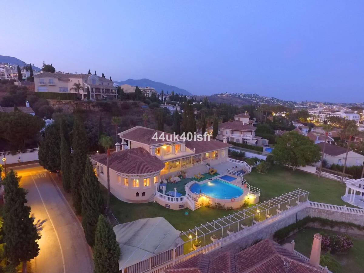 8 soverom Villa til salgs i Mijas Golf med svømmebasseng garasje - € 3 800 000 (Ref: 8712554)
