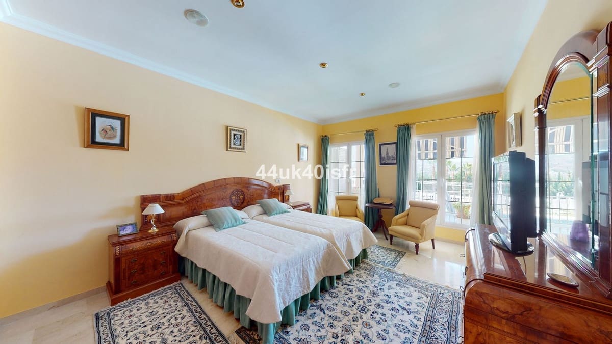 8 soverom Villa til salgs i Mijas Golf med svømmebasseng garasje - € 3 800 000 (Ref: 8712554)